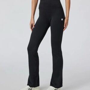 Vuori Black Halo Slim Flare, size small, NWT